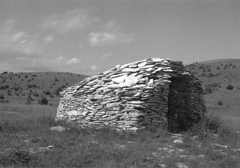 Abri du berger Bernard, 1984.  Christian Lassure.