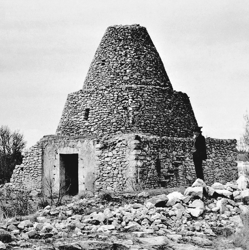 Cabane des Plans  Salon-de-Provence au dbut du XXe sicle, vue de trois-quarts droite - agrandissement.